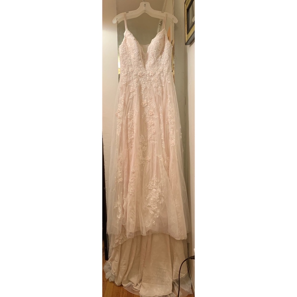 Scalloped A-Line Wedding Dress (Melissa Sweet) - Picture 1 of 8